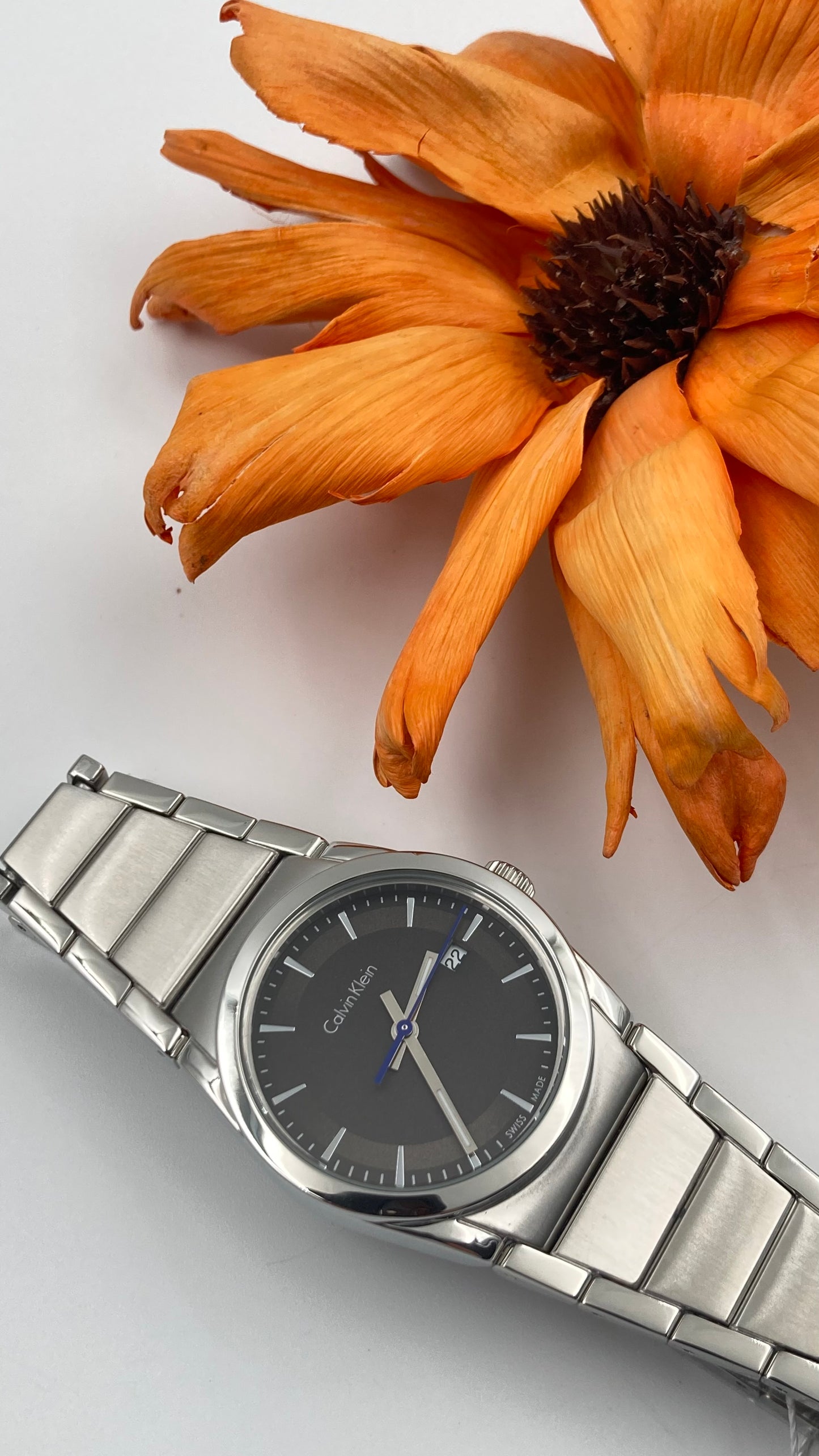 Neue, in der Schweiz hergestellte CALVIN KLEIN Step Damenuhr mit schwarzem Zifferblatt