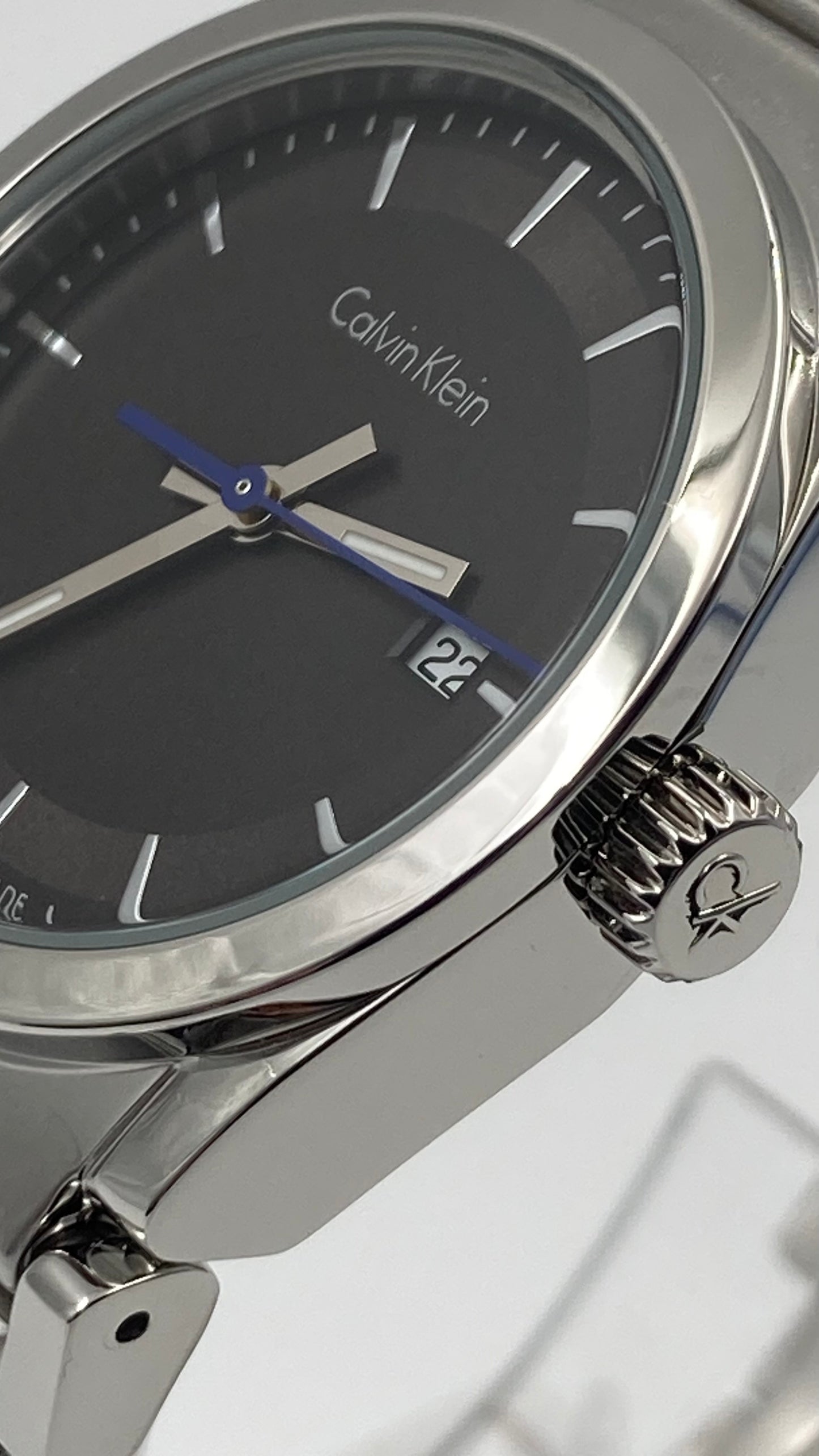 Neue, in der Schweiz hergestellte CALVIN KLEIN Step Damenuhr mit schwarzem Zifferblatt