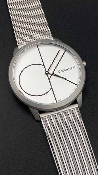 Neue, in der Schweiz hergestellte CALVIN KLEIN Minimal Quartz Herrenuhr mit weißem Zifferblatt