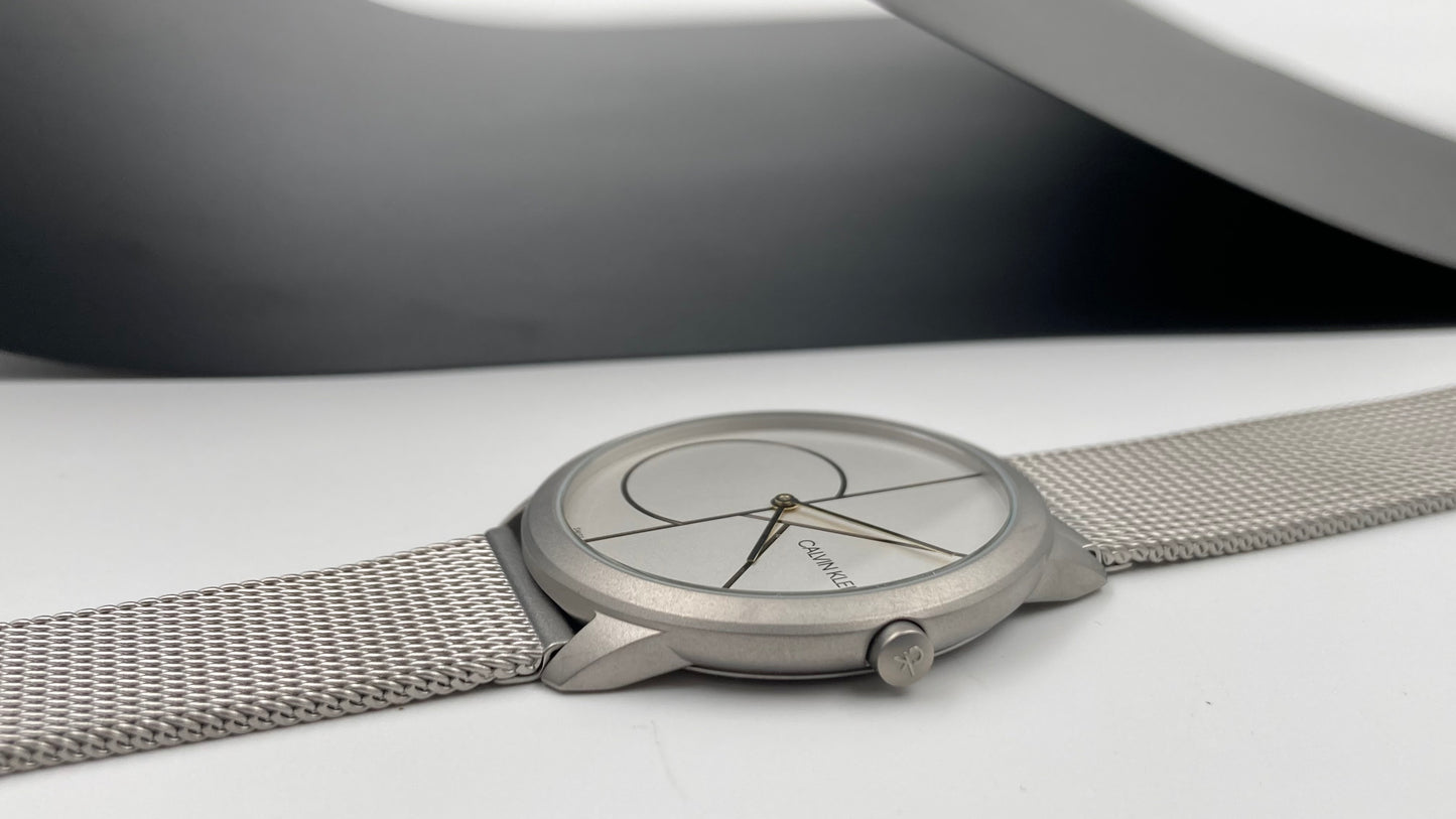 Neue, in der Schweiz hergestellte CALVIN KLEIN Minimal Quartz Herrenuhr mit weißem Zifferblatt