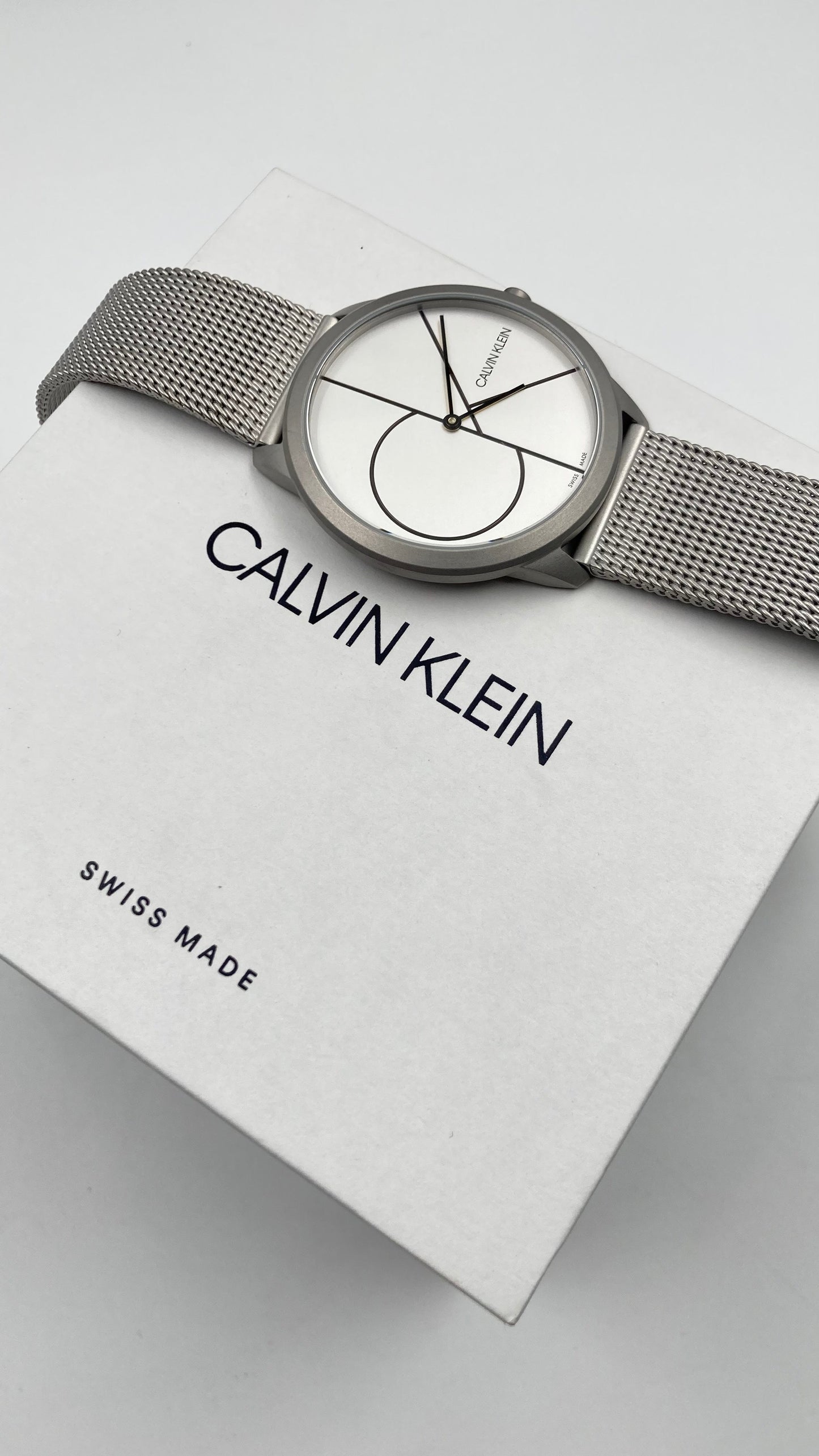 Neue, in der Schweiz hergestellte CALVIN KLEIN Minimal Quartz Herrenuhr mit weißem Zifferblatt
