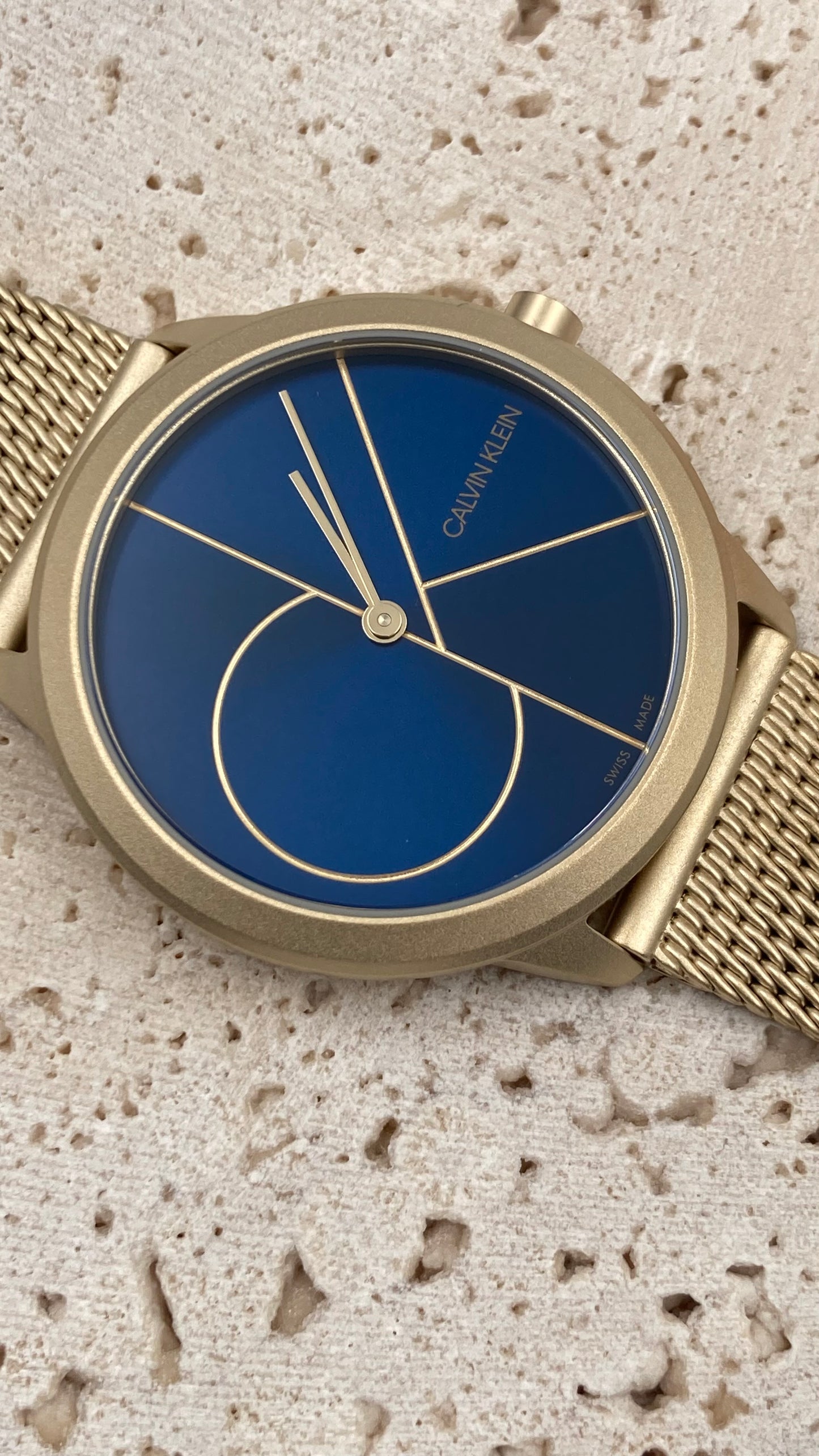 Neue, in der Schweiz hergestellte CALVIN KLEIN Minimal Quartz Unisex-Armbanduhr mit blauem Zifferblatt