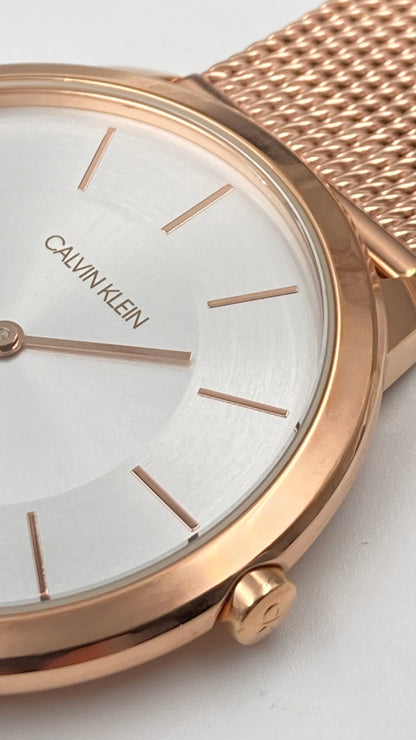 Neue, in der Schweiz hergestellte CALVIN KLEIN Unisex-Armbanduhr „Minimal“ in Roségold