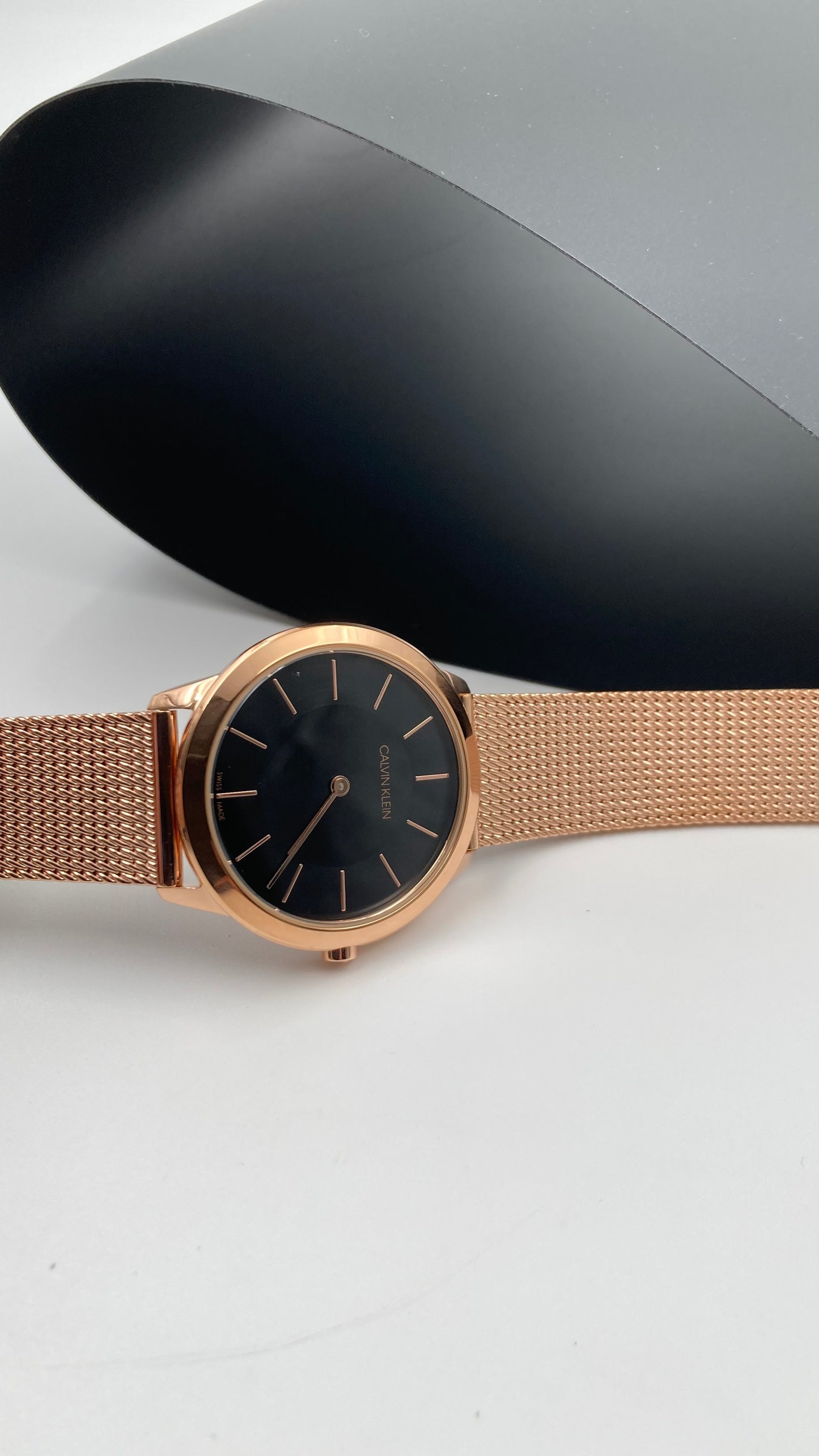 Neue, in der Schweiz hergestellte CALVIN KLEIN Minimal Quartz Damenuhr mit schwarzem Zifferblatt