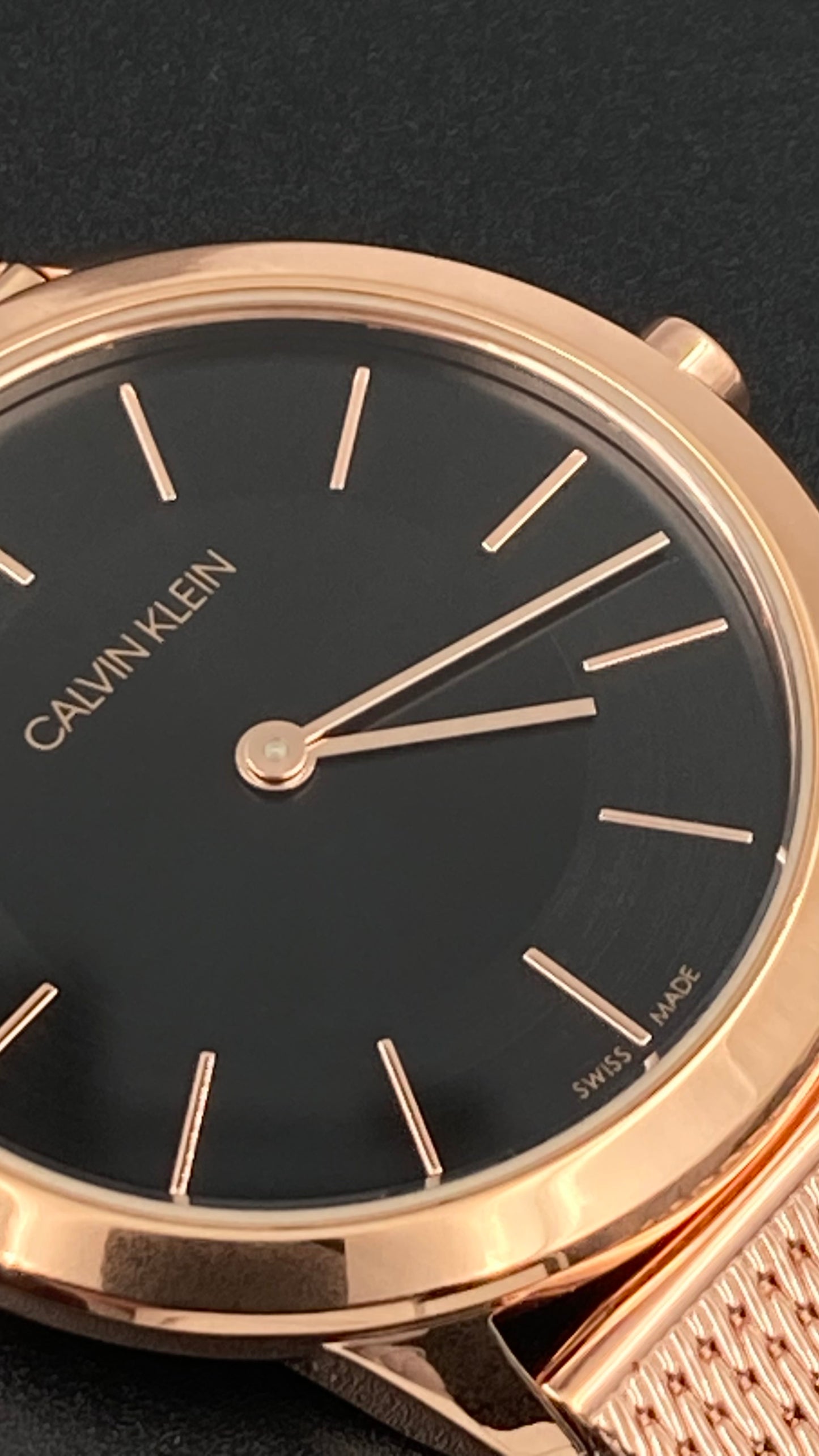 Neue, in der Schweiz hergestellte CALVIN KLEIN Minimal Quartz Damenuhr mit schwarzem Zifferblatt