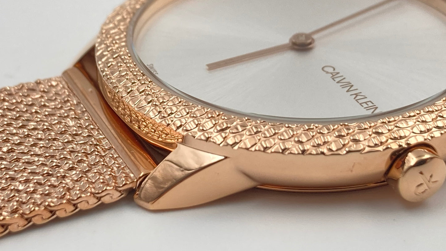 Neue, in der Schweiz hergestellte CALVIN KLEIN Minimal Quartz Damenuhr mit silbernem Zifferblatt