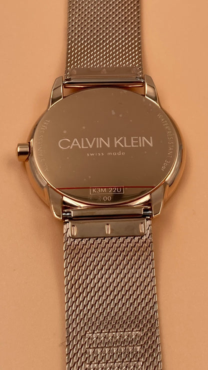 Neue, in der Schweiz hergestellte CALVIN KLEIN Minimal Quartz Damenuhr mit silbernem Zifferblatt