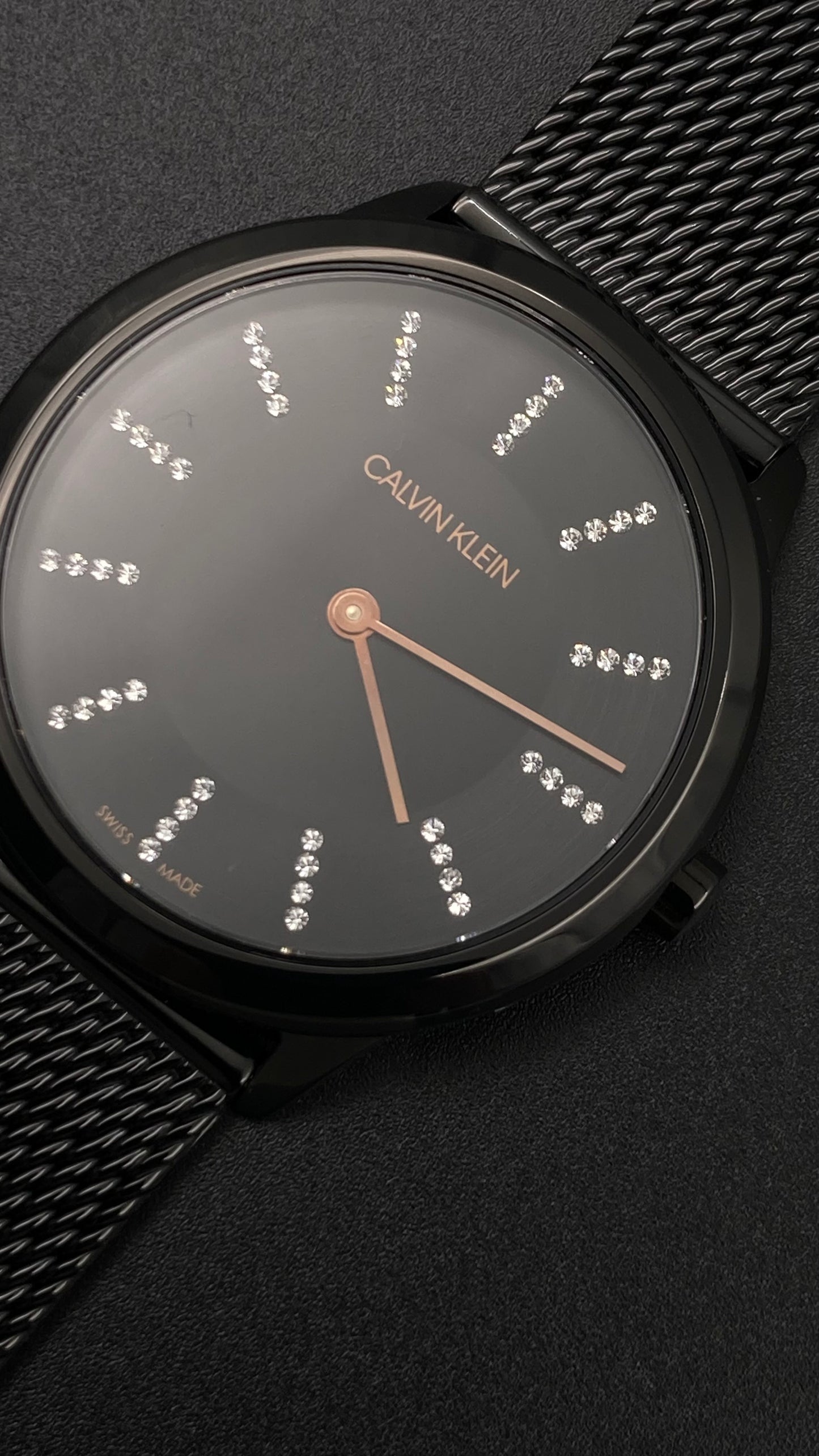 Neue, in der Schweiz hergestellte CALVIN KLEIN-Quarzuhr für Damen mit schwarzem Zifferblatt