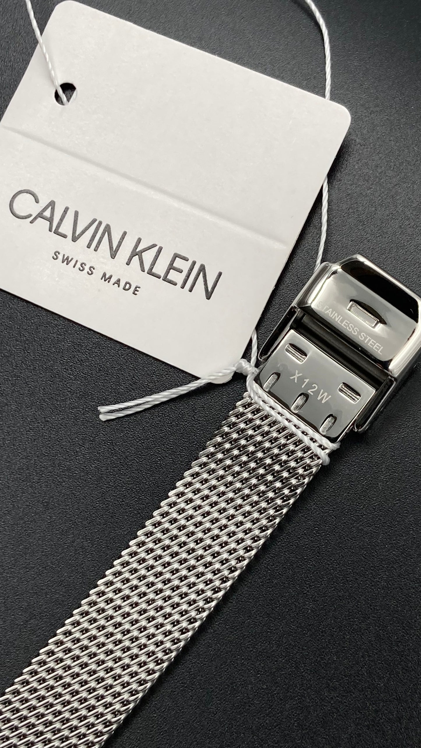 Neue, in der Schweiz hergestellte CALVIN KLEIN Minimal Quartz Damenuhr mit silbernem Zifferblatt