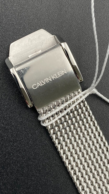 Neue, in der Schweiz hergestellte CALVIN KLEIN Minimal Quartz Damenuhr mit silbernem Zifferblatt