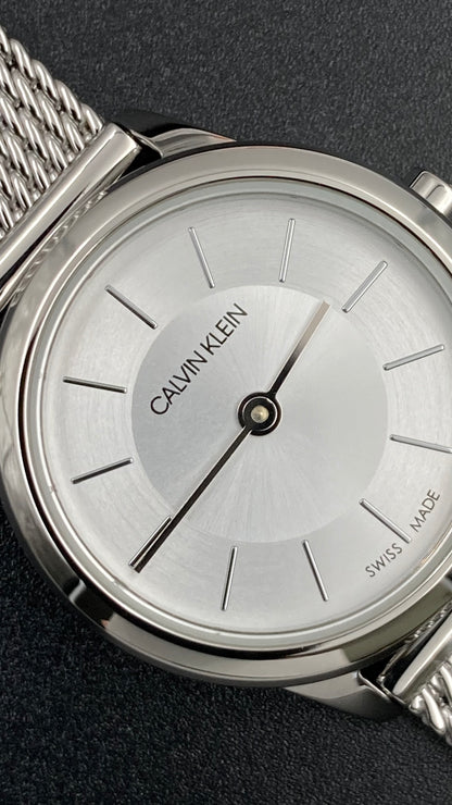 Neue, in der Schweiz hergestellte CALVIN KLEIN Minimal Quartz Damenuhr mit silbernem Zifferblatt