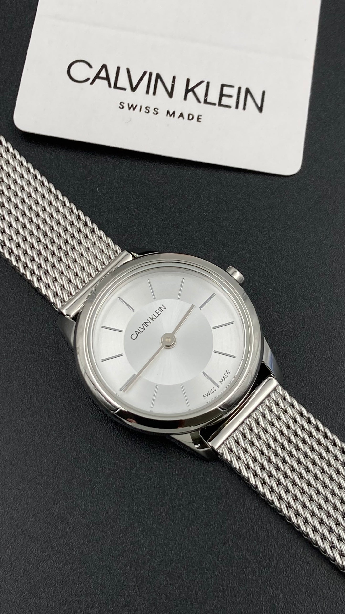 Neue, in der Schweiz hergestellte CALVIN KLEIN Minimal Quartz Damenuhr mit silbernem Zifferblatt