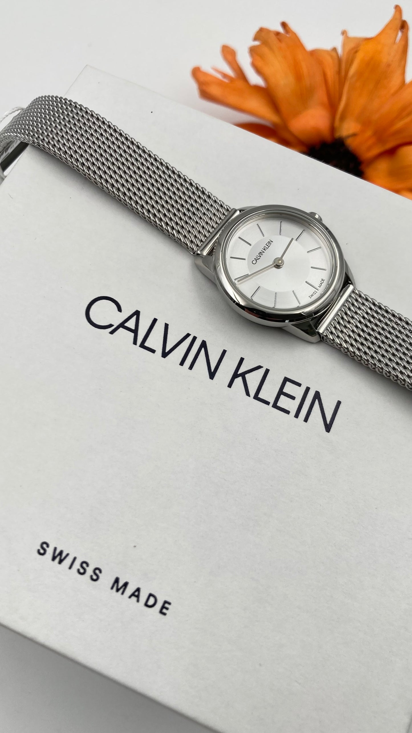 Neue, in der Schweiz hergestellte CALVIN KLEIN Minimal Quartz Damenuhr mit silbernem Zifferblatt