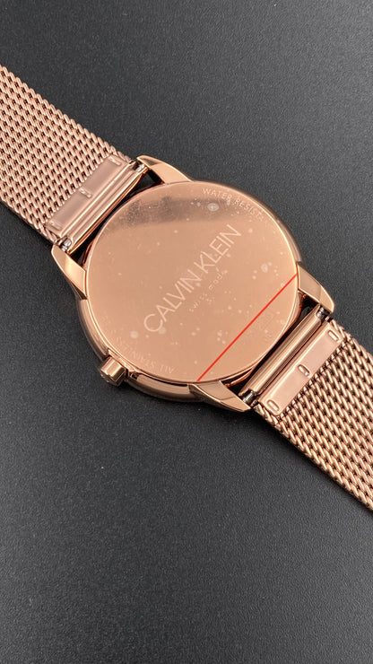 Neue, in der Schweiz hergestellte CALVIN KLEIN Minimal Quartz Damenuhr mit schwarzem Zifferblatt