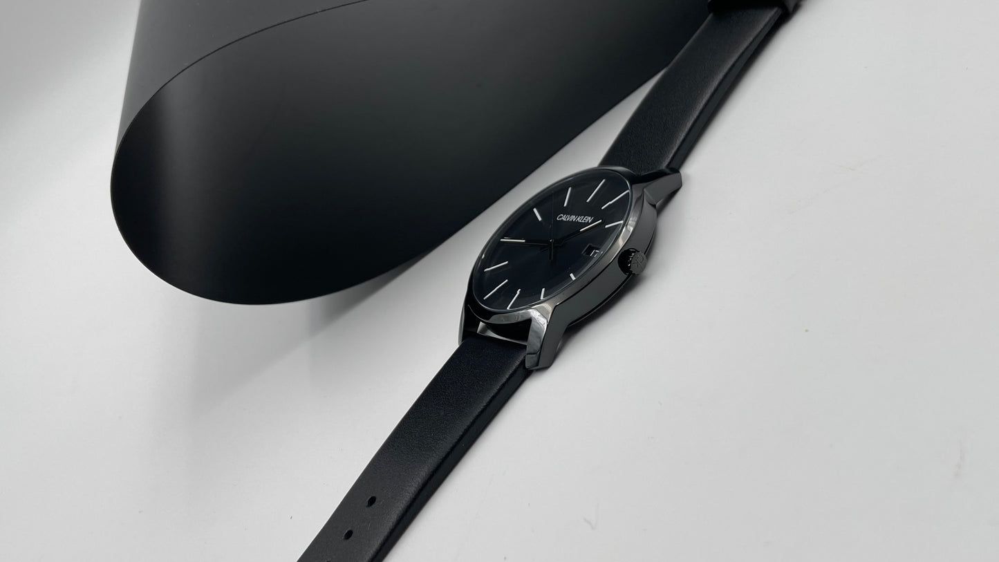 Neue, in der Schweiz hergestellte CALVIN KLEIN-Quarz-Herrenuhr mit schwarzem Zifferblatt