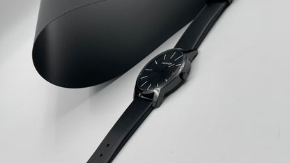Neue, in der Schweiz hergestellte CALVIN KLEIN-Quarz-Herrenuhr mit schwarzem Zifferblatt