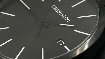 Neue, in der Schweiz hergestellte CALVIN KLEIN-Quarz-Herrenuhr mit schwarzem Zifferblatt