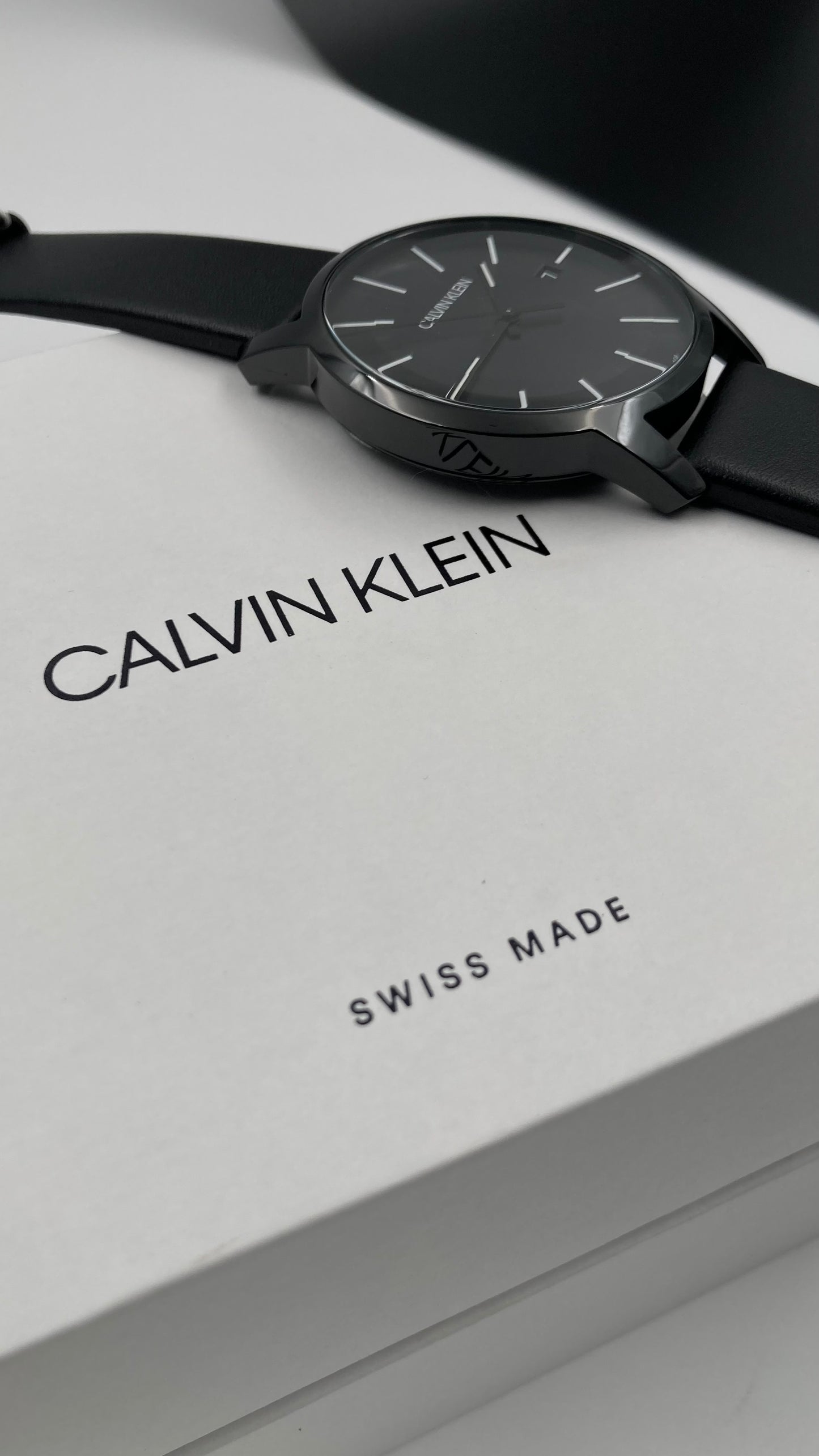 Neue, in der Schweiz hergestellte CALVIN KLEIN-Quarz-Herrenuhr mit schwarzem Zifferblatt