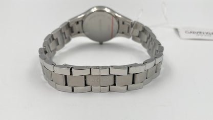 Neue, in der Schweiz hergestellte CALVIN KLEIN Simplicity-Quarzuhr für Damen mit silbernem Zifferblatt