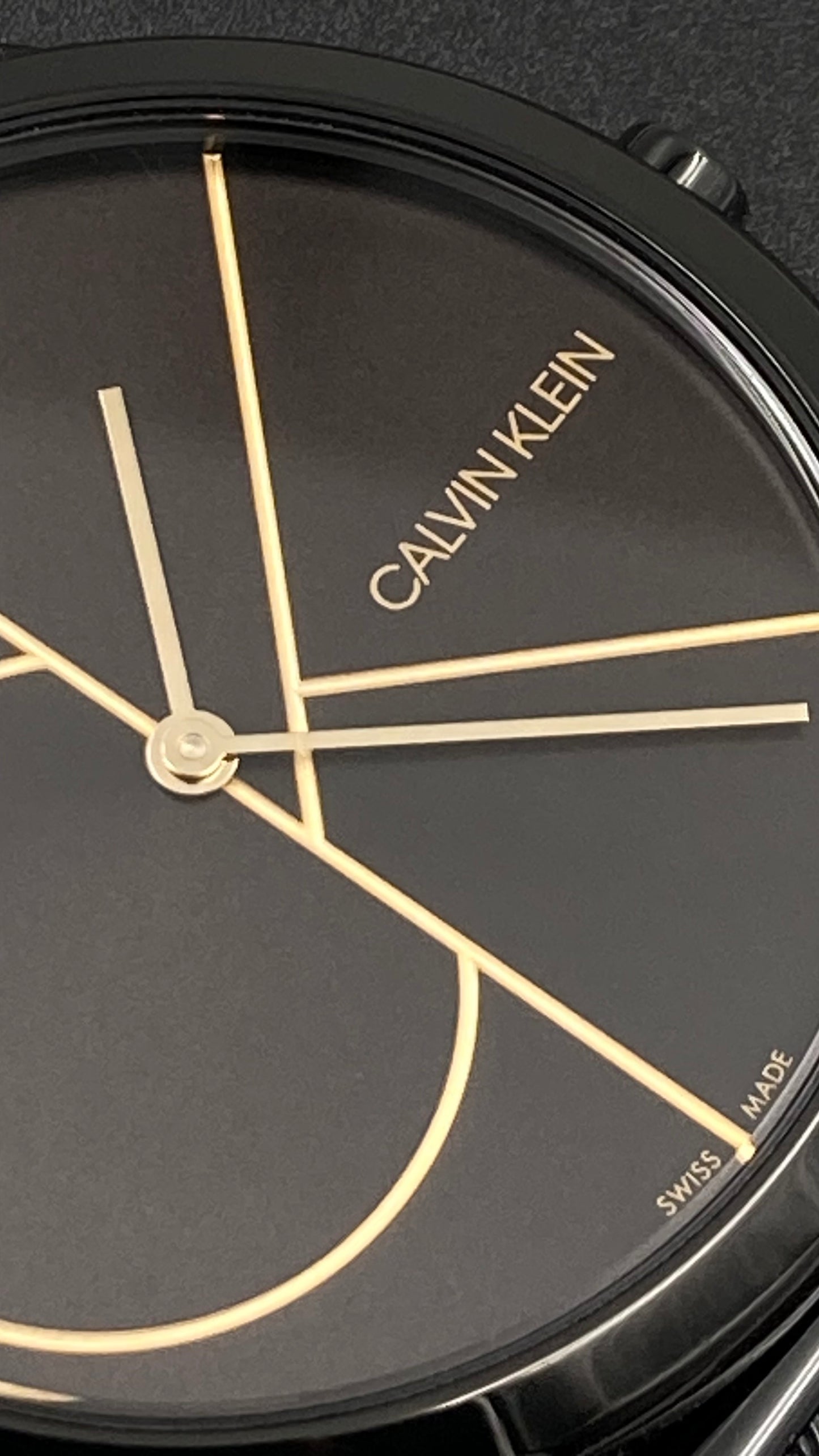 Neu Swiss Made Calvin Klein Herren Quarzuhr Edelstahl Schwarz Zifferblatt 40mmWa 