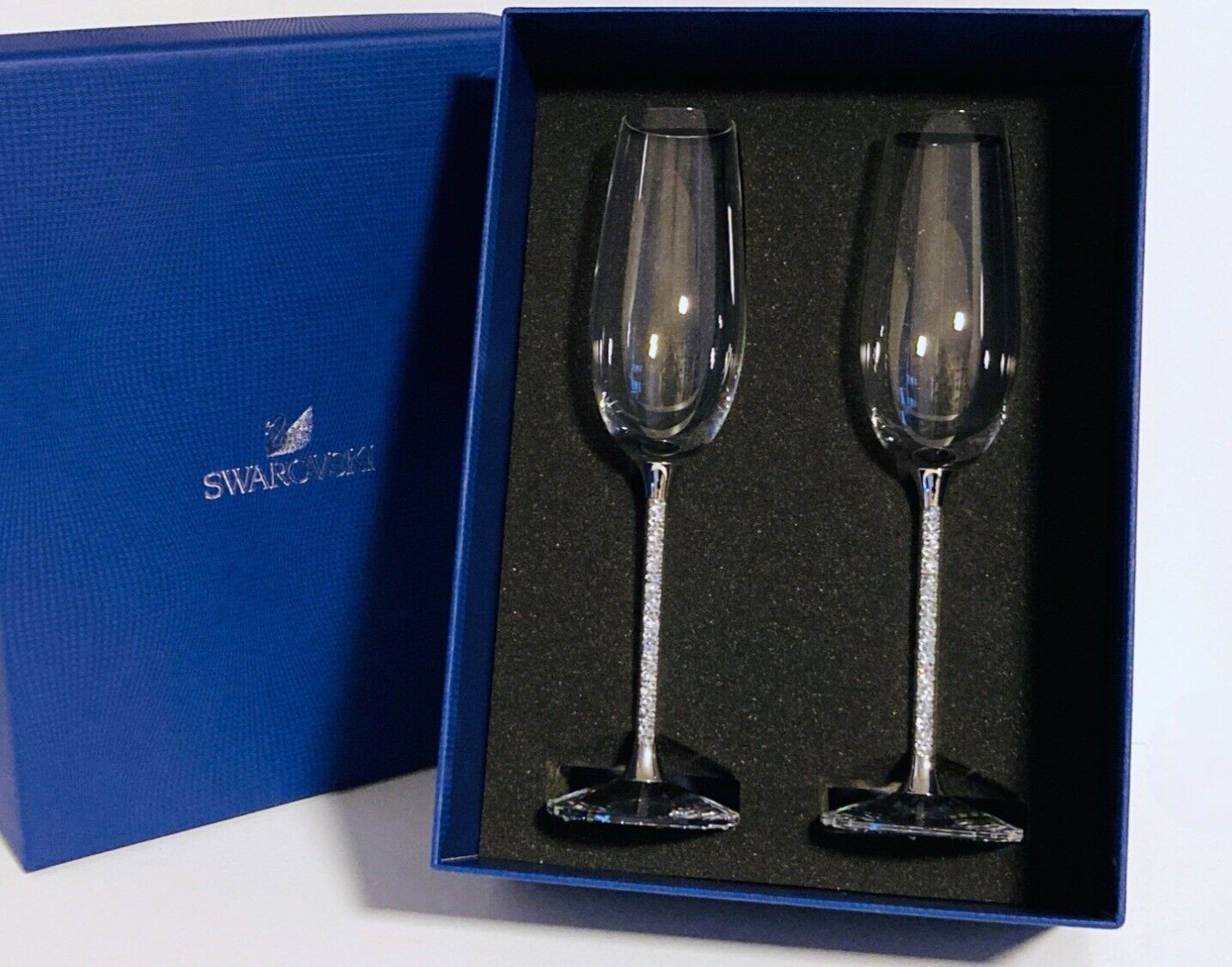 Neu SWAROVSKI CRYSTALLINE TOASTING FLUTES (SET MIT ZWEI)