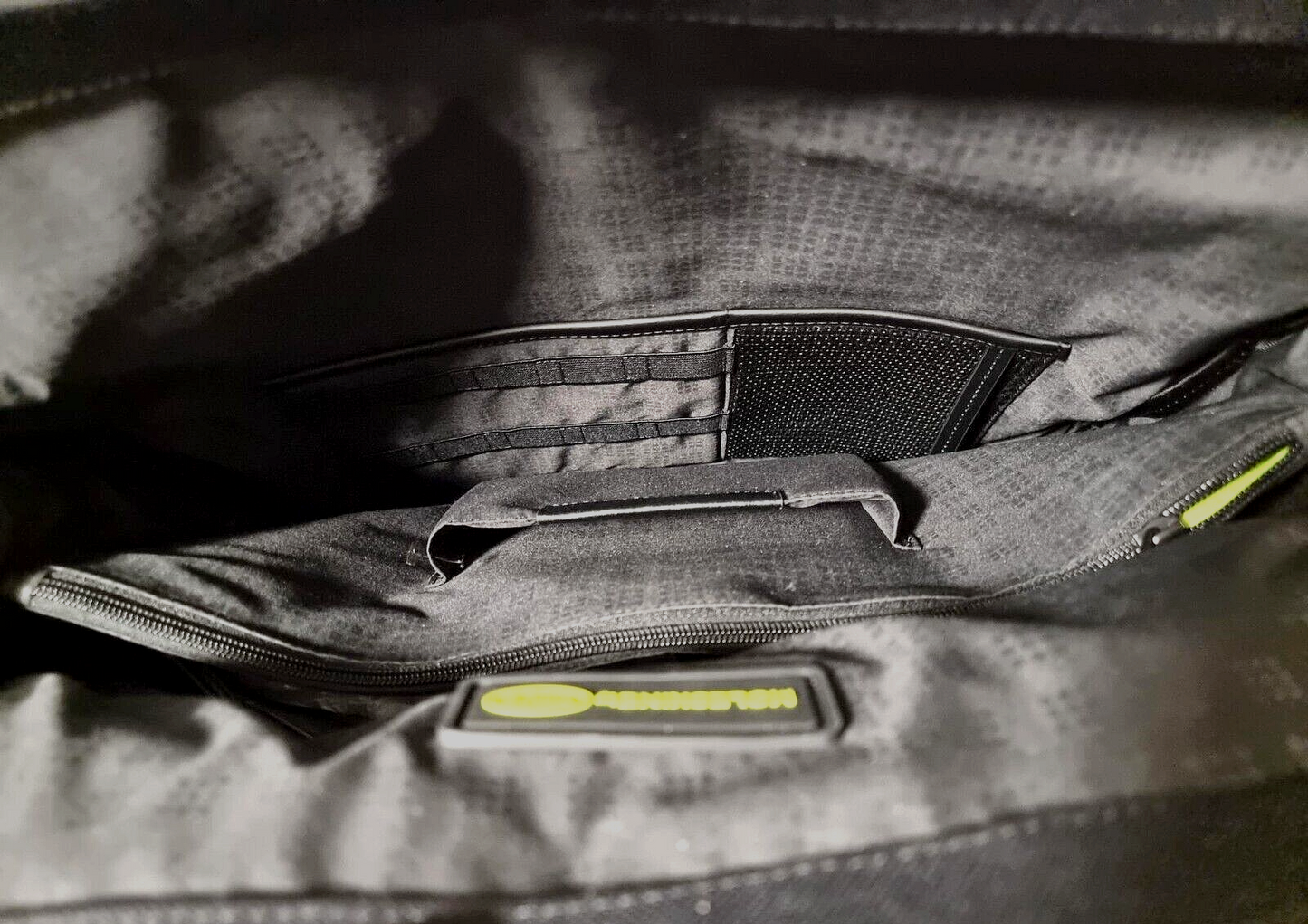 New BRIC´S MOLESKINE ROLL - TOP MESSENGER BAG - BLACK