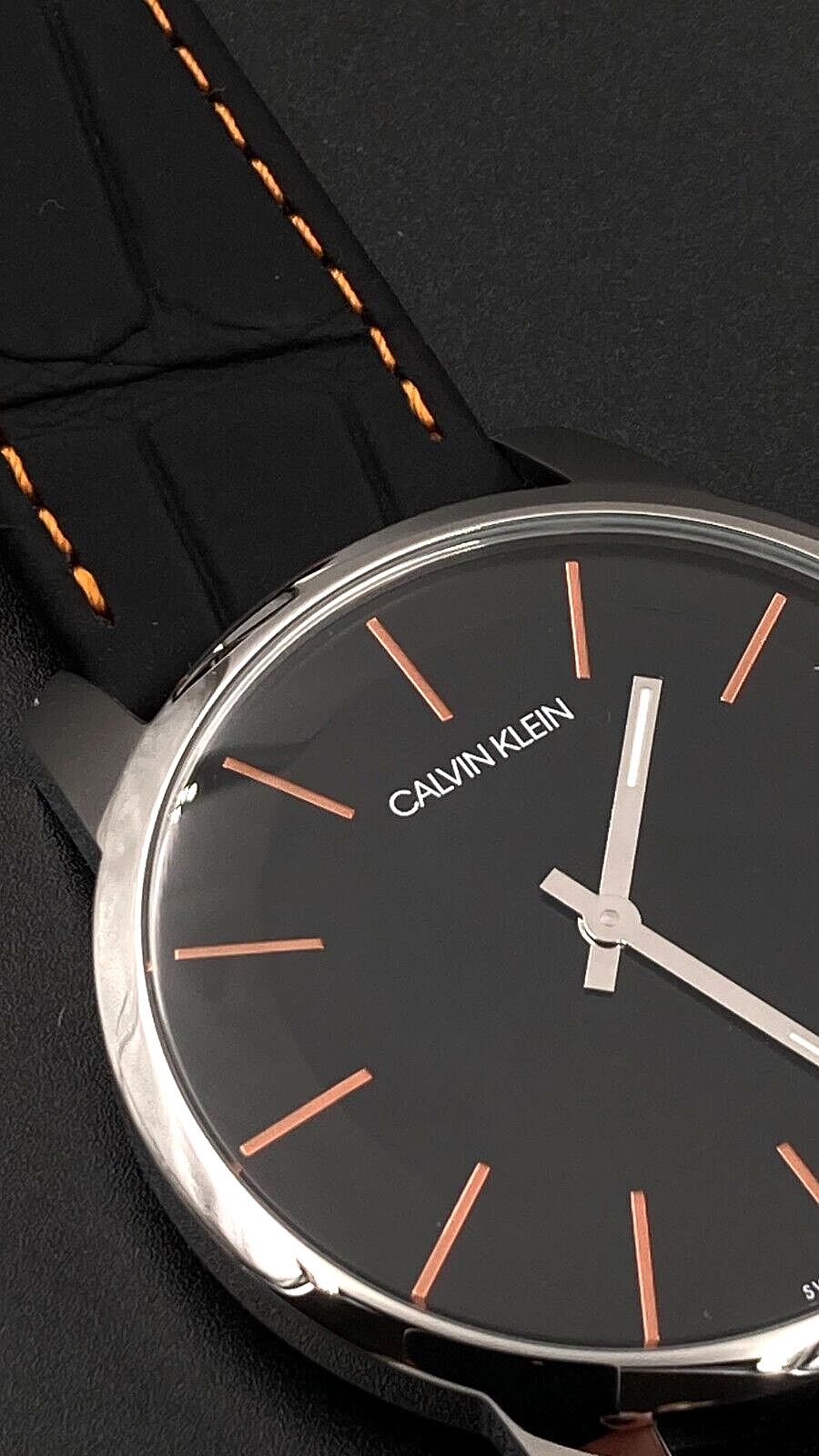 Neue, in der Schweiz hergestellte CALVIN KLEIN City-Herrenuhr aus schwarzem Leder