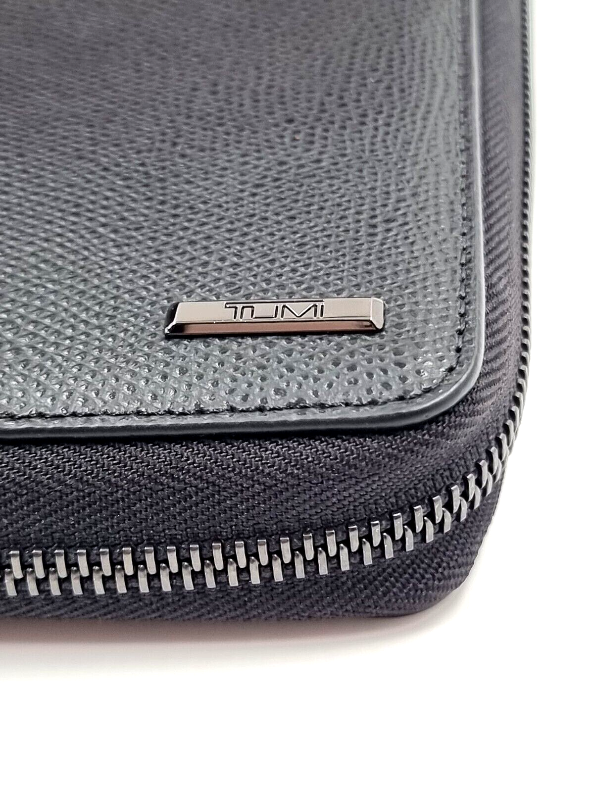 New TUMI TEXTURED SLG FAMILY PASSPORT CASE - BLACK