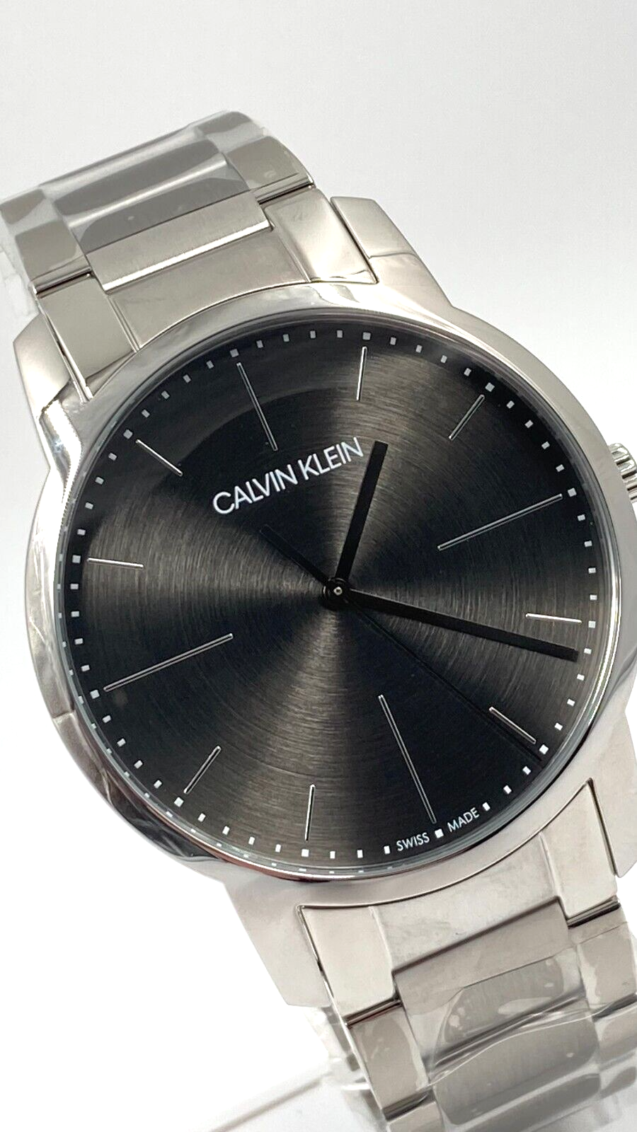 Neue, in der Schweiz hergestellte CALVIN KLEIN City-Uhr mit grauem Zifferblatt