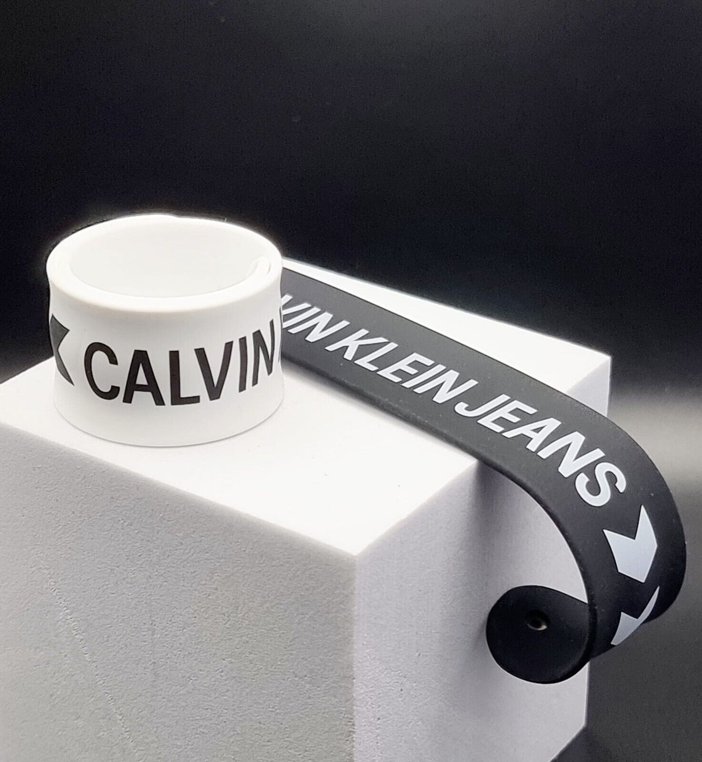 New CALVIN KLEIN JEANS HIT&FUN KJJLDB850100 RUBBER BRACELETS - WHITE/BLACK