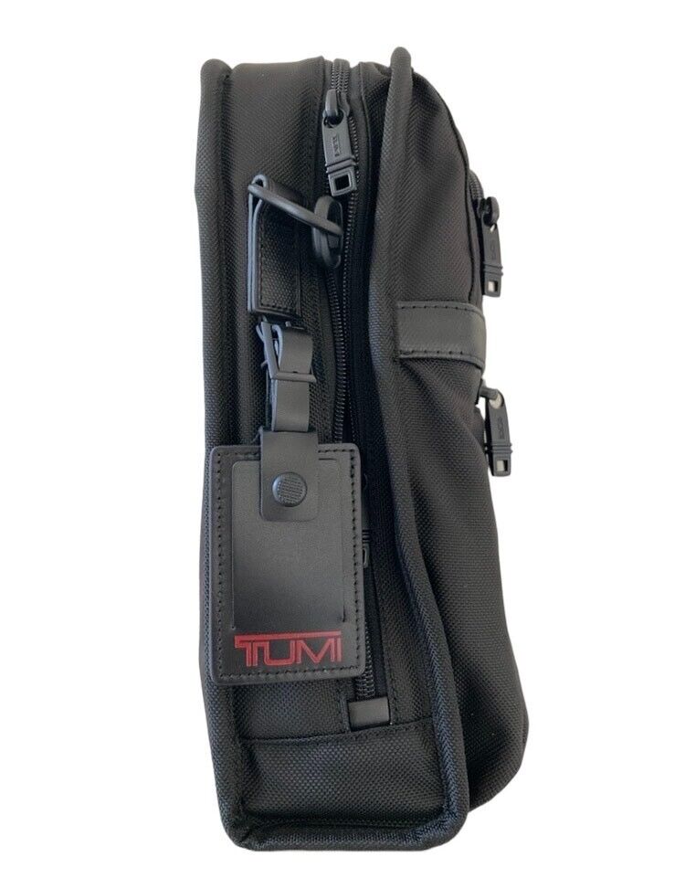 New TUMI COMPACT LARGE SCREEN COMPUTER BRIEF - BLACK