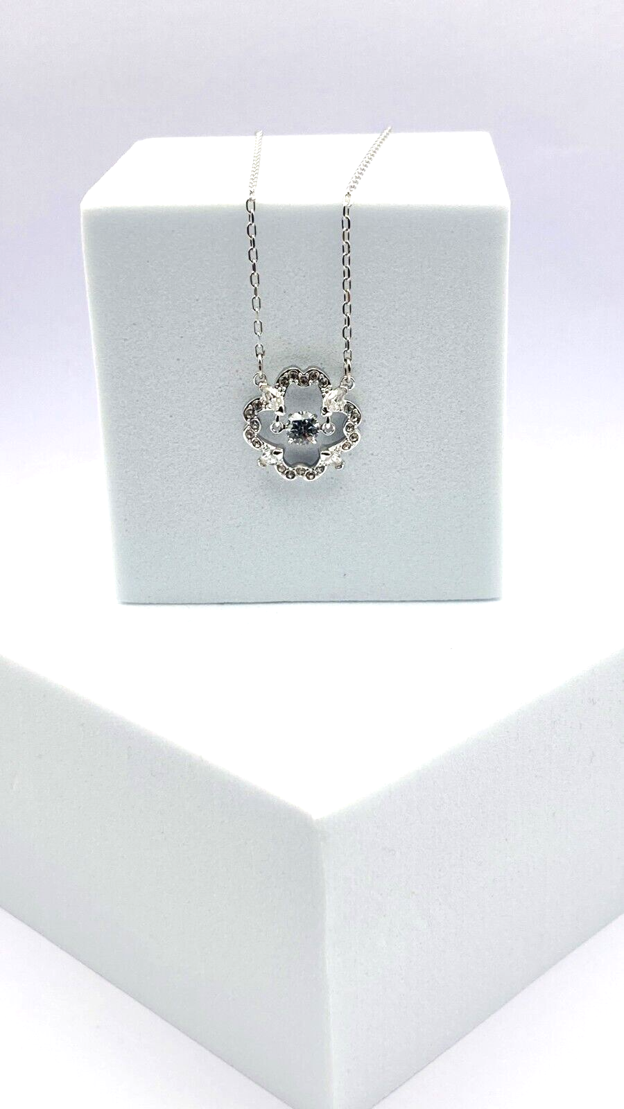 New SWAROVSKI CRYSTAL SPARKLING FLOWER NECKLACE