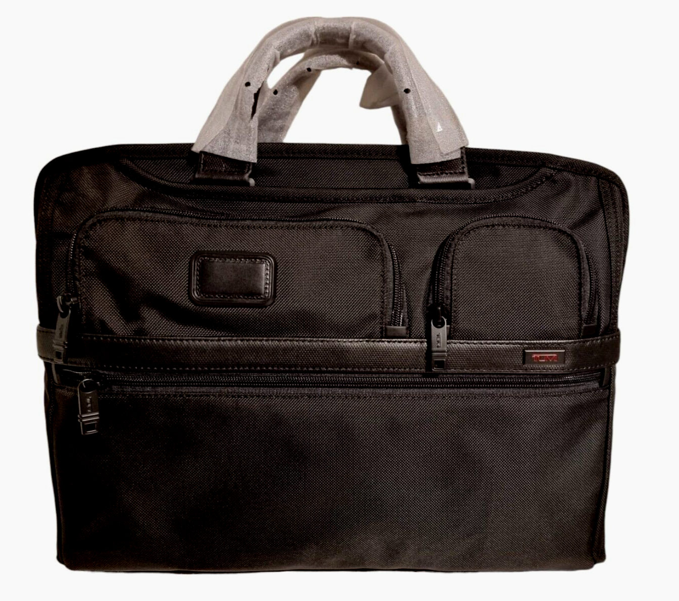 New TUMI COMPACT LARGE SCREEN COMPUTER BRIEF - BLACK