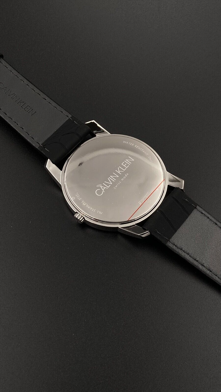 Neue, in der Schweiz hergestellte CALVIN KLEIN City-Herrenuhr aus schwarzem Leder