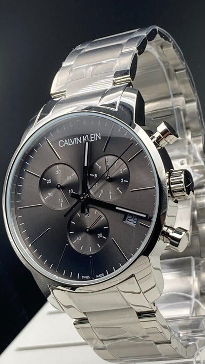 Neue, in der Schweiz hergestellte CALVIN KLEIN City Chronographenuhr mit grauem, silbernem Zifferblatt