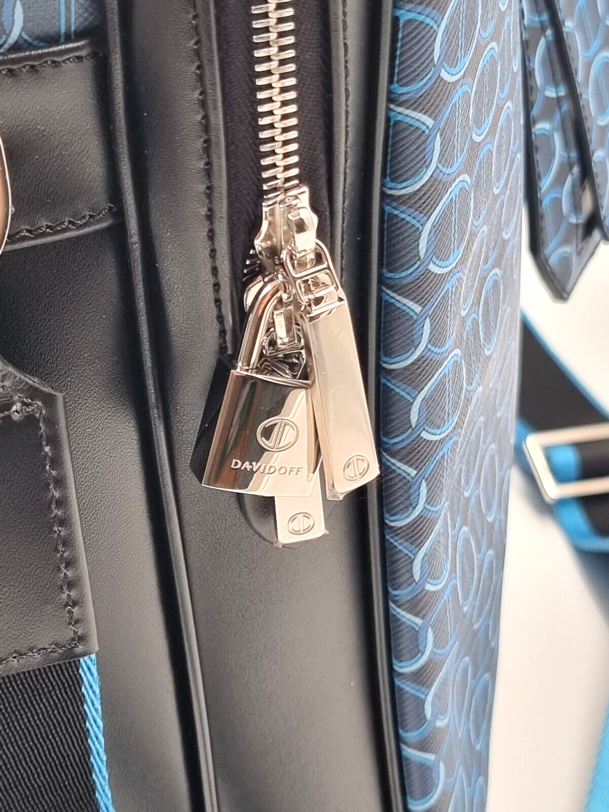 Neu DAVIDOFF LG COLORAMA SOFT SUITCASE 2 REISSVERSCHLÜSSE - BLAU