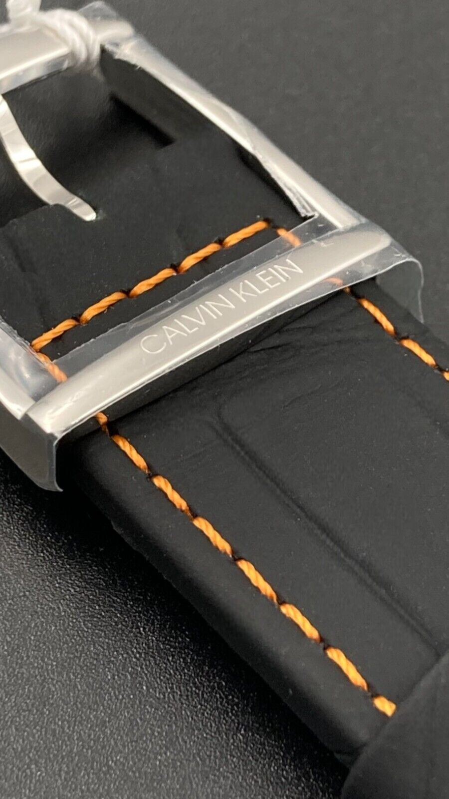 Neue, in der Schweiz hergestellte CALVIN KLEIN City-Herrenuhr aus schwarzem Leder