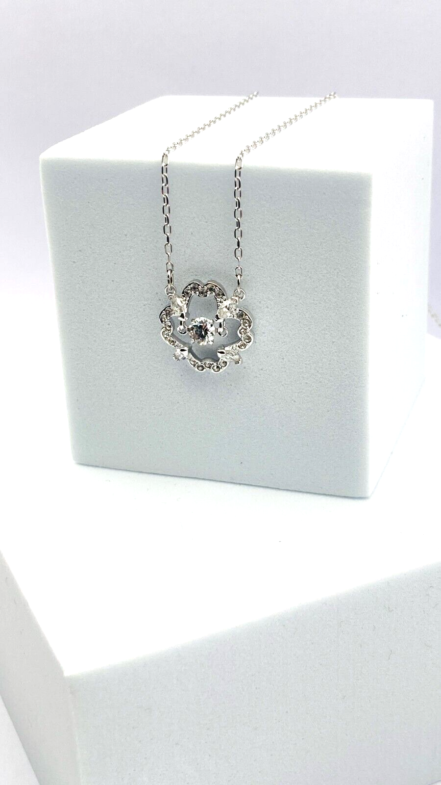 New SWAROVSKI CRYSTAL SPARKLING FLOWER NECKLACE