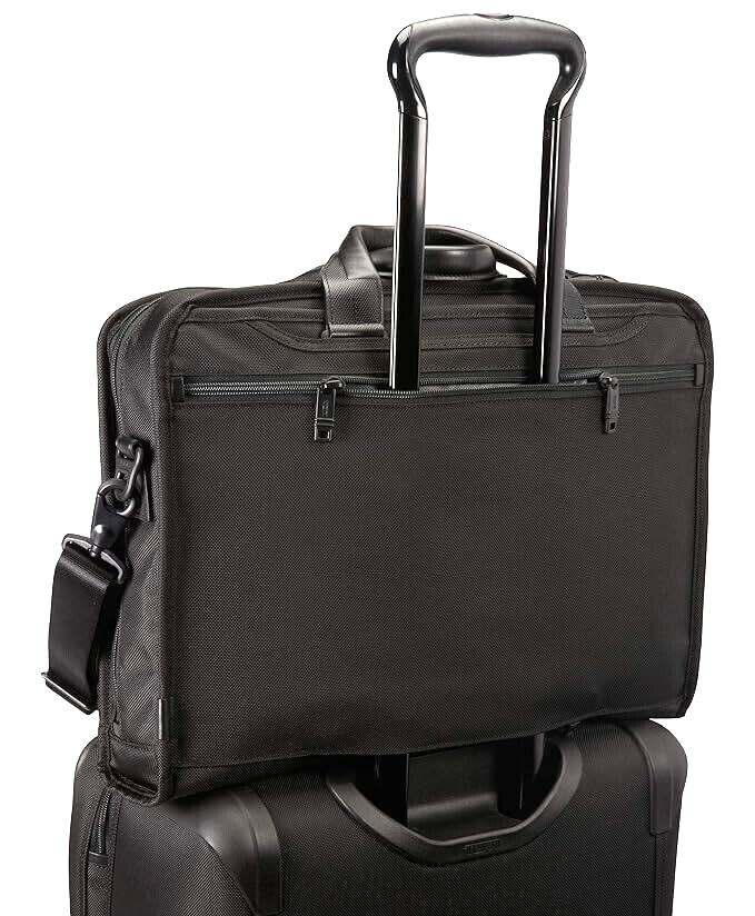 New TUMI COMPACT LARGE SCREEN COMPUTER BRIEF - BLACK