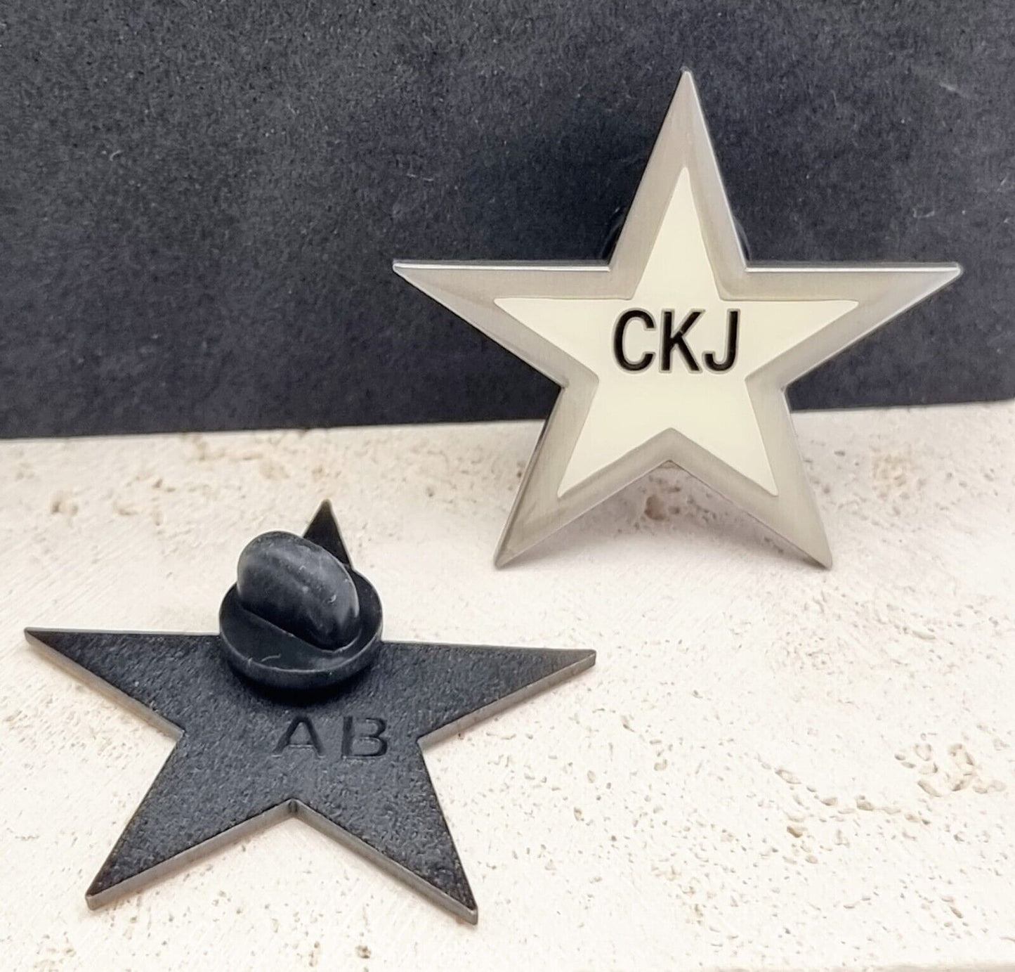 New CALVIN KLEIN JEANS PINS-UP KJJNDH200200 STAINLESS STEEL BROOCHES