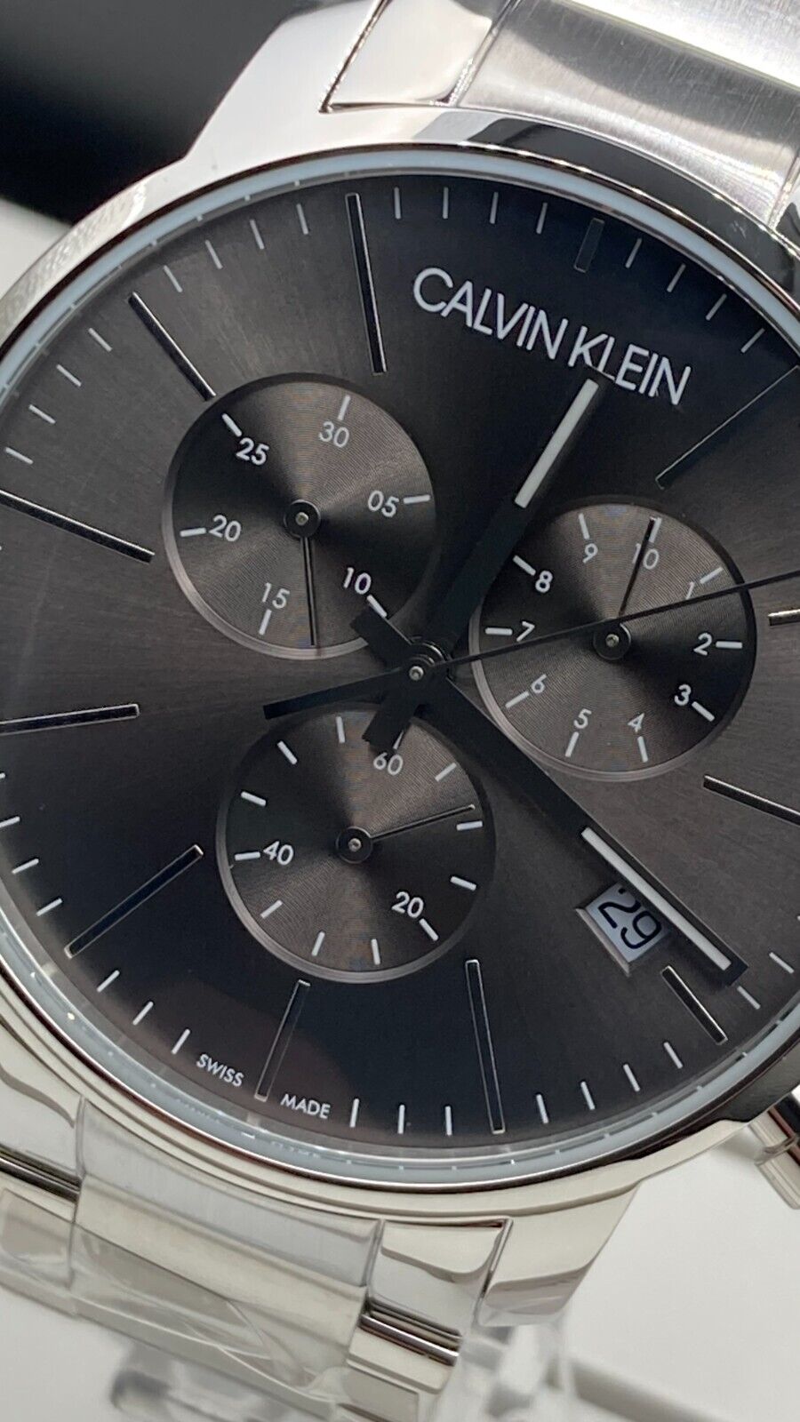 Neue, in der Schweiz hergestellte CALVIN KLEIN City Chronographenuhr mit grauem, silbernem Zifferblatt