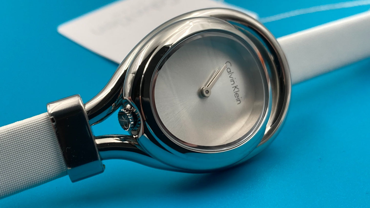 Neue, in der Schweiz hergestellte CALVIN KLEIN-Damen-Quarzuhr mit weißem Zifferblatt
