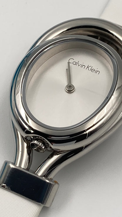 Neue, in der Schweiz hergestellte CALVIN KLEIN-Damen-Quarzuhr mit weißem Zifferblatt