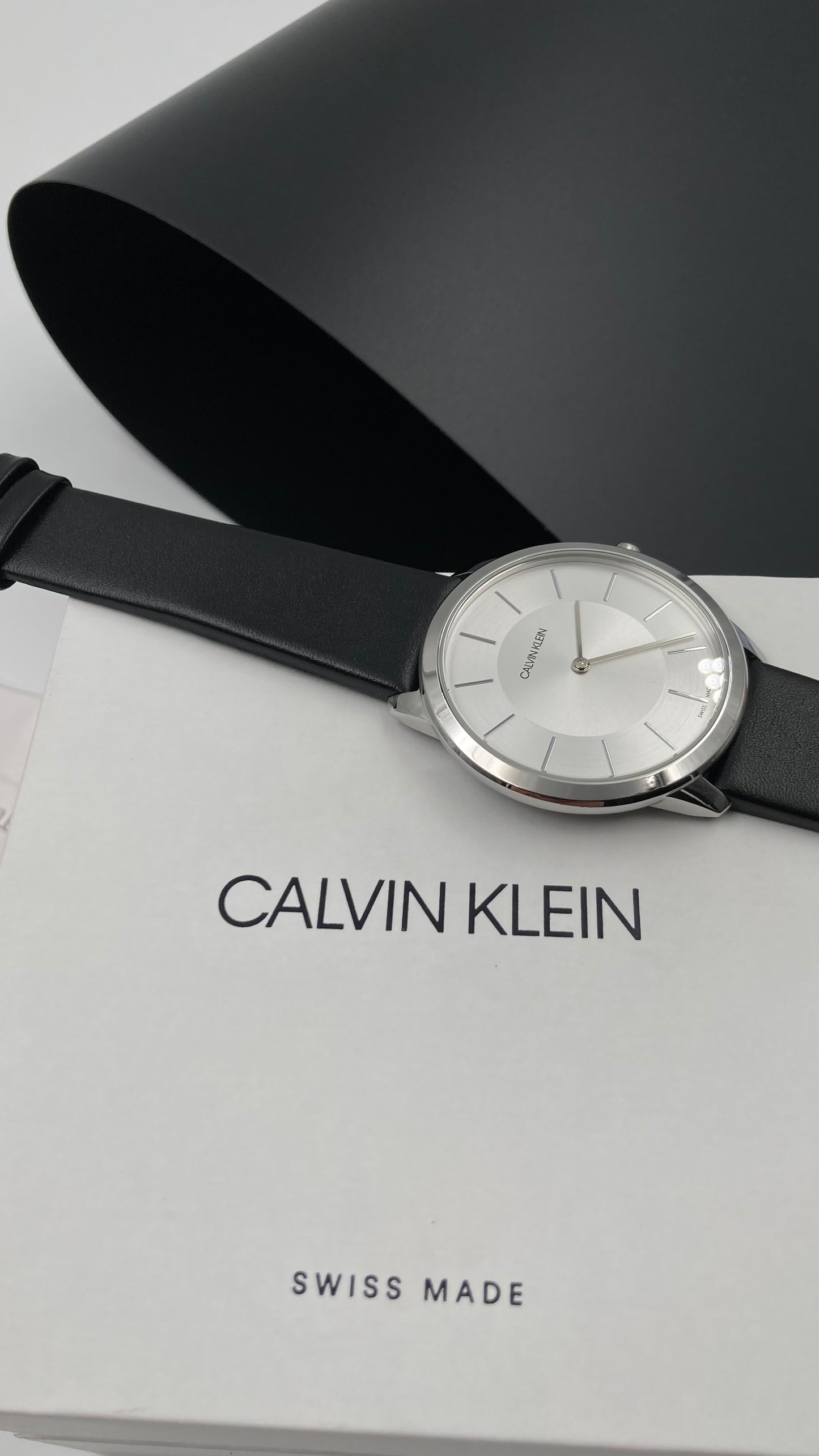 Neue, in der Schweiz hergestellte CALVIN KLEIN Minimal Unisex-Uhr mit silberfarbenem Zifferblatt