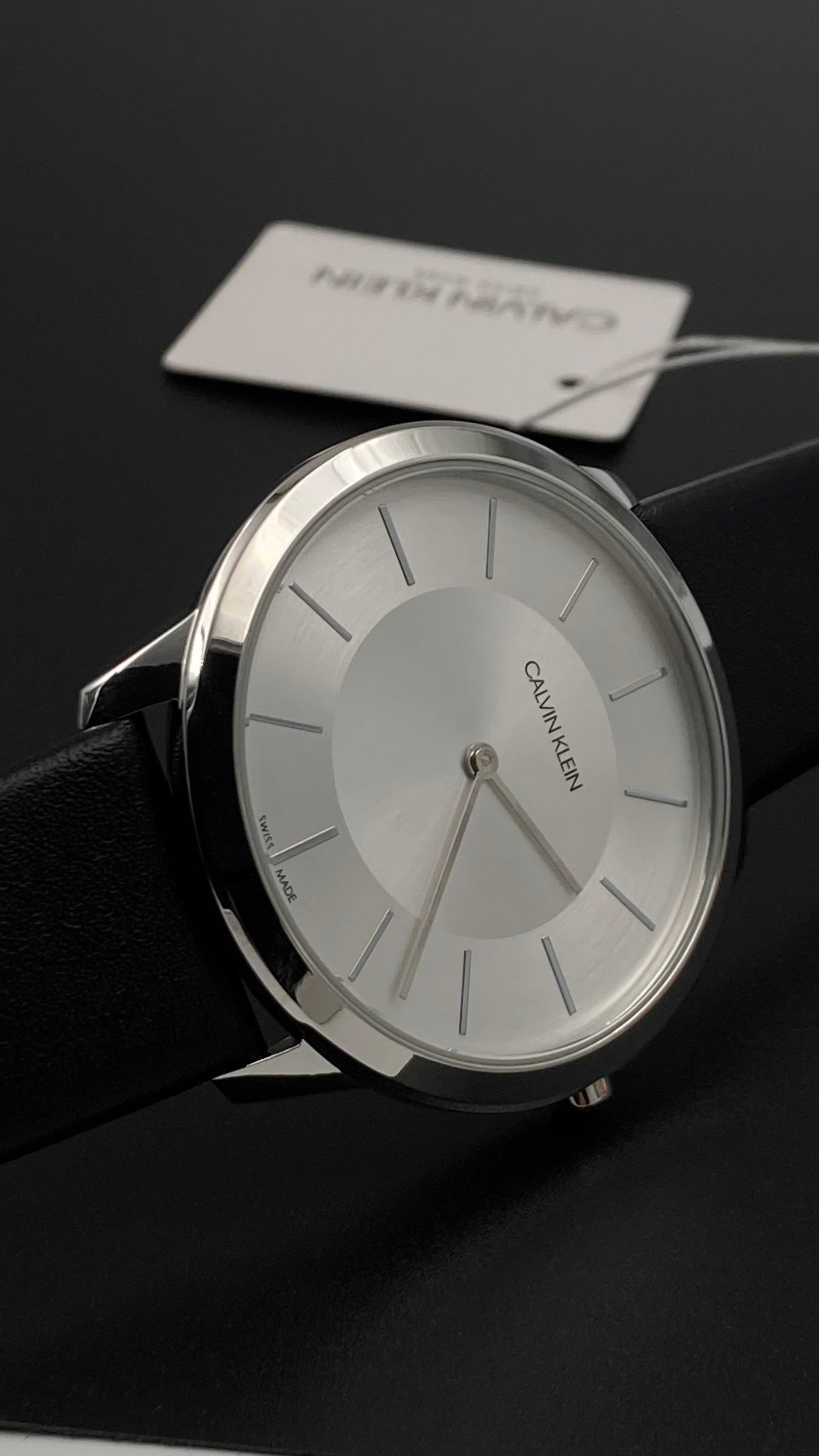 Neue, in der Schweiz hergestellte CALVIN KLEIN Minimal Unisex-Uhr mit silberfarbenem Zifferblatt