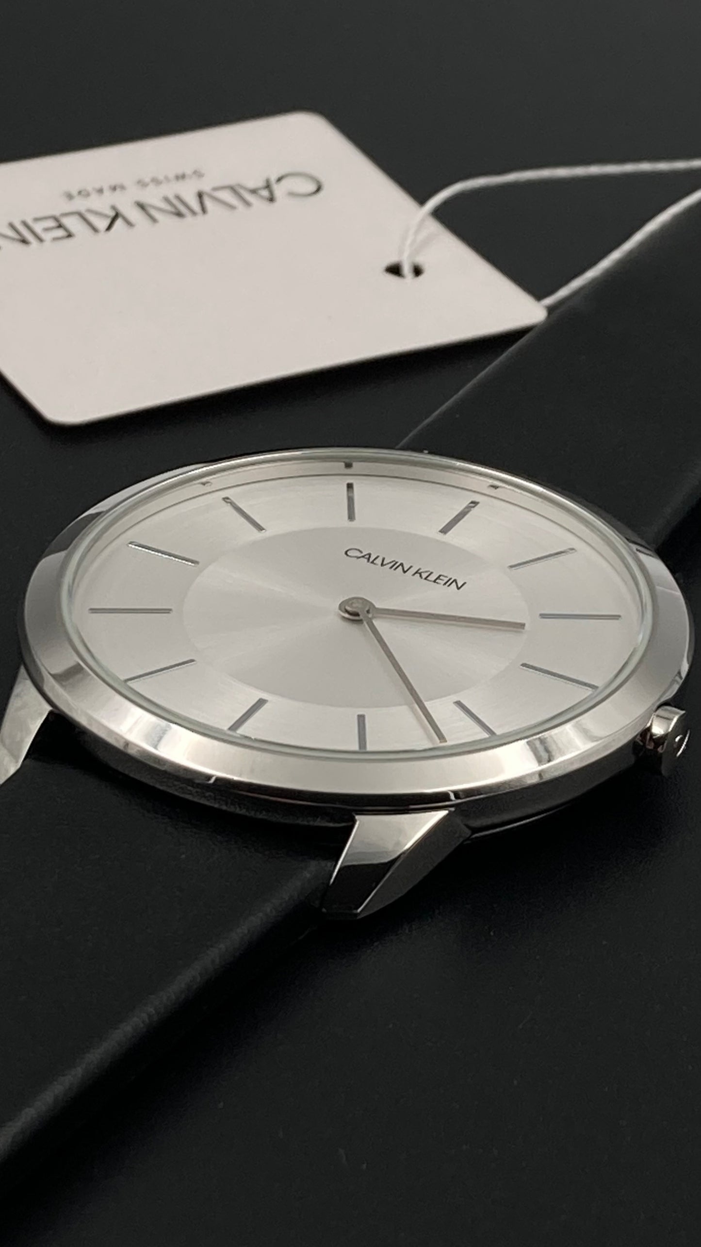 Neue, in der Schweiz hergestellte CALVIN KLEIN Minimal Unisex-Uhr mit silberfarbenem Zifferblatt