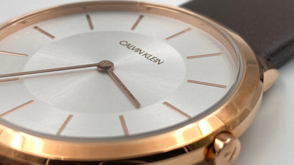 Neue, in der Schweiz hergestellte CALVIN KLEIN Minimal Quartz Herrenuhr mit silbernem Zifferblatt