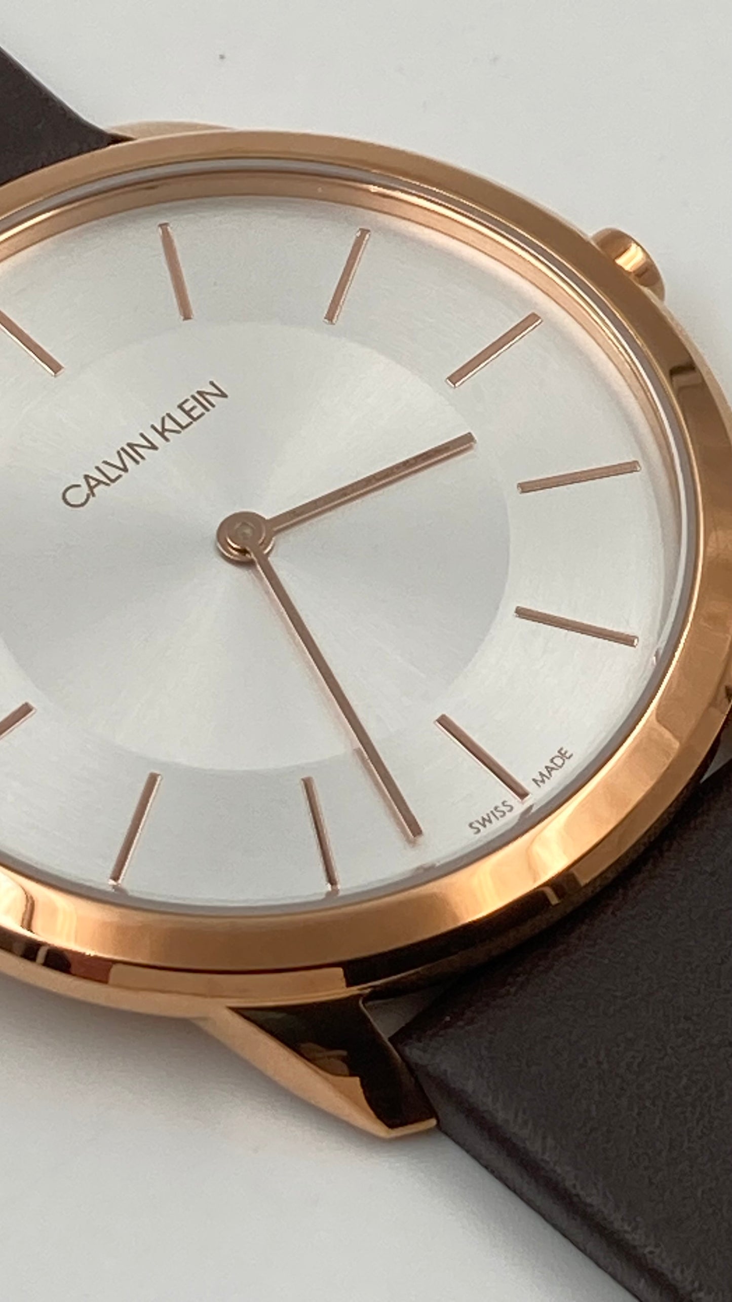 Neue, in der Schweiz hergestellte CALVIN KLEIN Minimal Quartz Herrenuhr mit silbernem Zifferblatt