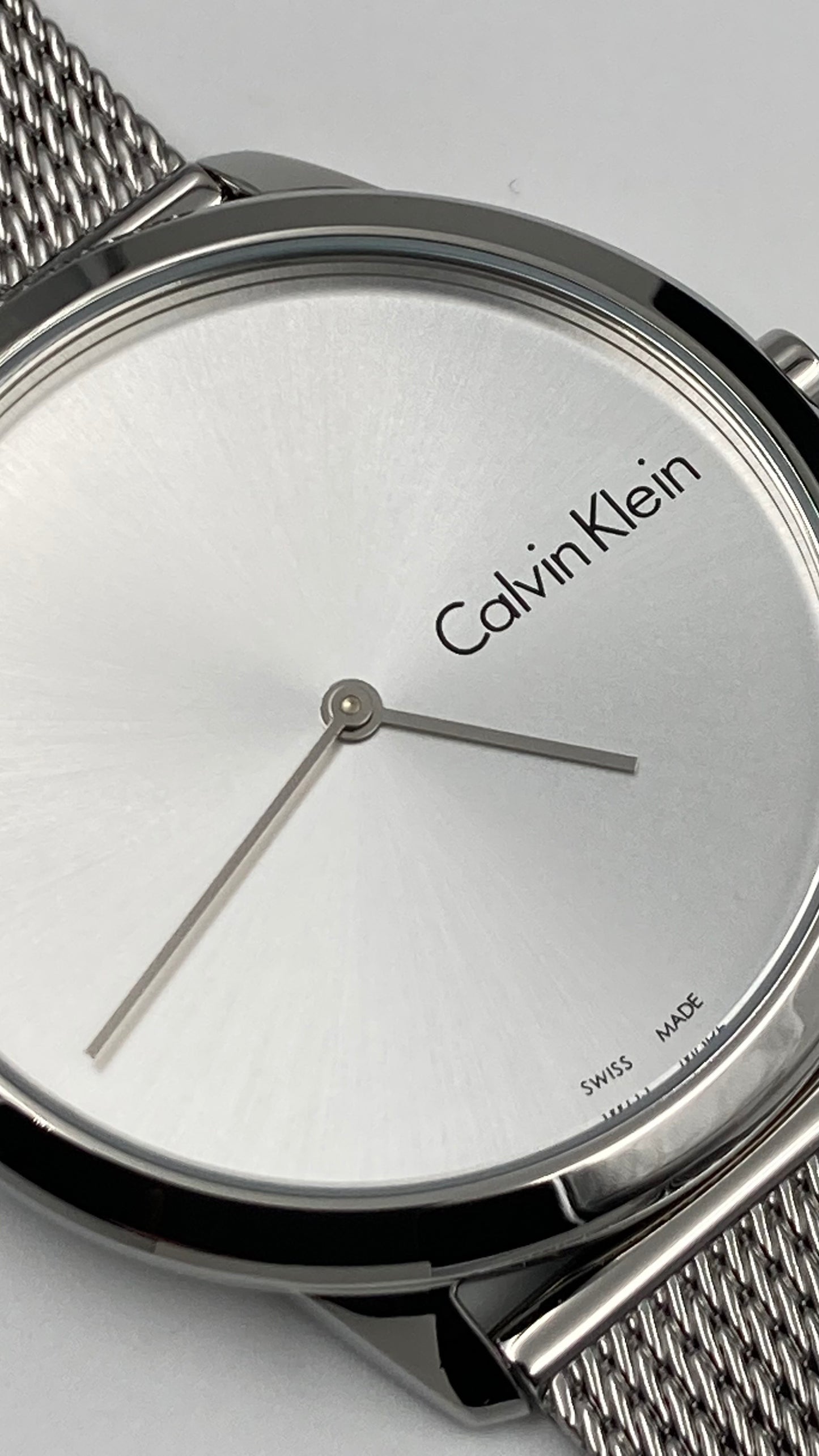 Neue, in der Schweiz hergestellte CALVIN KLEIN Minimal Quartz Herrenuhr mit silbernem Zifferblatt