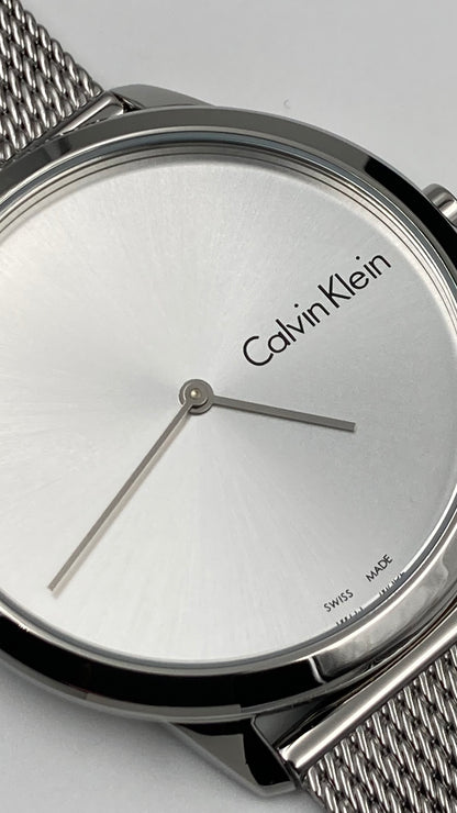 Neue, in der Schweiz hergestellte CALVIN KLEIN Minimal Quartz Herrenuhr mit silbernem Zifferblatt